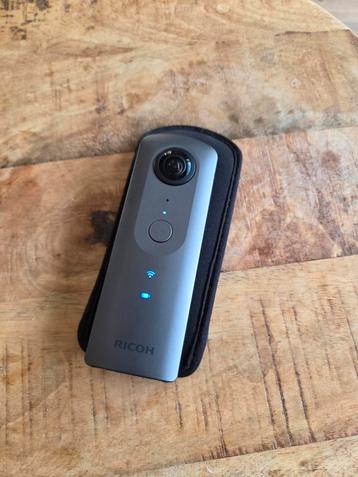 Ricoh Theta V [4K 360 Camera] - Incl. Accessoires beschikbaar voor biedingen