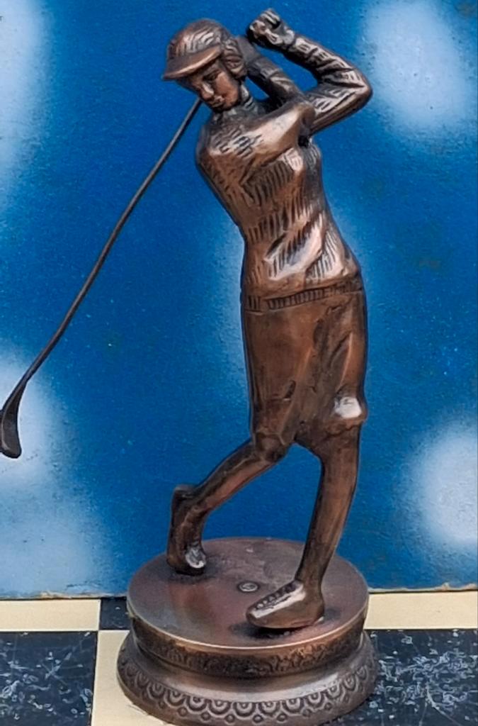 Golf swing. Koperen sculptuur.  Ca 1950.  22 cm., Verzamelen, Beelden en Beeldjes, Zo goed als nieuw, Mens, Ophalen