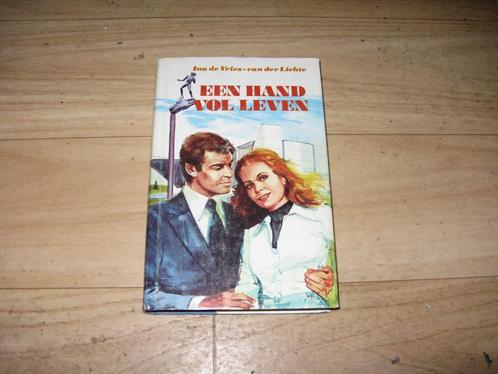 Ina de Vries-van der Lichte - Een hand vol leven, Boeken, Romans, Gelezen, Ophalen of Verzenden