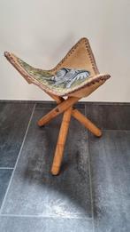 Vintage leer met houten krukje driepoot inklapbaar, Huis en Inrichting, Ophalen of Verzenden, Zo goed als nieuw, Hout