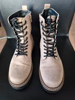 Suède laarzen ,beige met rits en zwarte zool. Maat 39., Kleding | Dames, Schoenen, Ophalen of Verzenden, Zo goed als nieuw, Beige