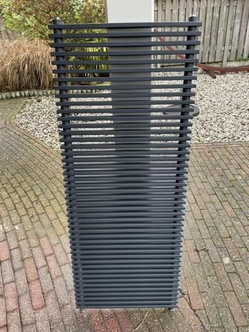 Radiator antraciet 144 x 55 cm beschikbaar voor biedingen