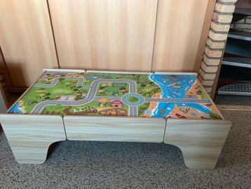 Treintafel speeltafel beschikbaar voor biedingen