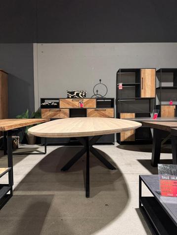 Eettafel Le mans l Whoon l  l van €2470,- voor €1399,- beschikbaar voor biedingen