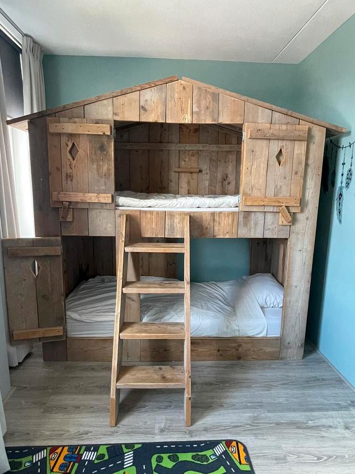 Steigerhouten stapel/boomhut bed, Kinderen en Baby's, Kinderkamer | Stapelbedden en Hoogslapers, Gebruikt, Stapelbed, Verzenden