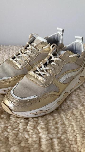 Juul & Belle sneakers goud met beige
Maat 39 beschikbaar voor biedingen