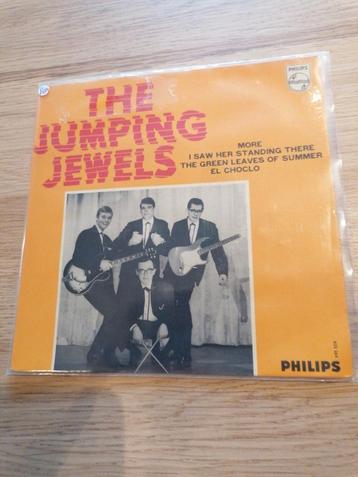 Jumping Jewels /more(titels zie foto)  beschikbaar voor biedingen