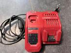 Milwaukee M12-18FC Accu Lader, Ophalen of Verzenden, Gebruikt