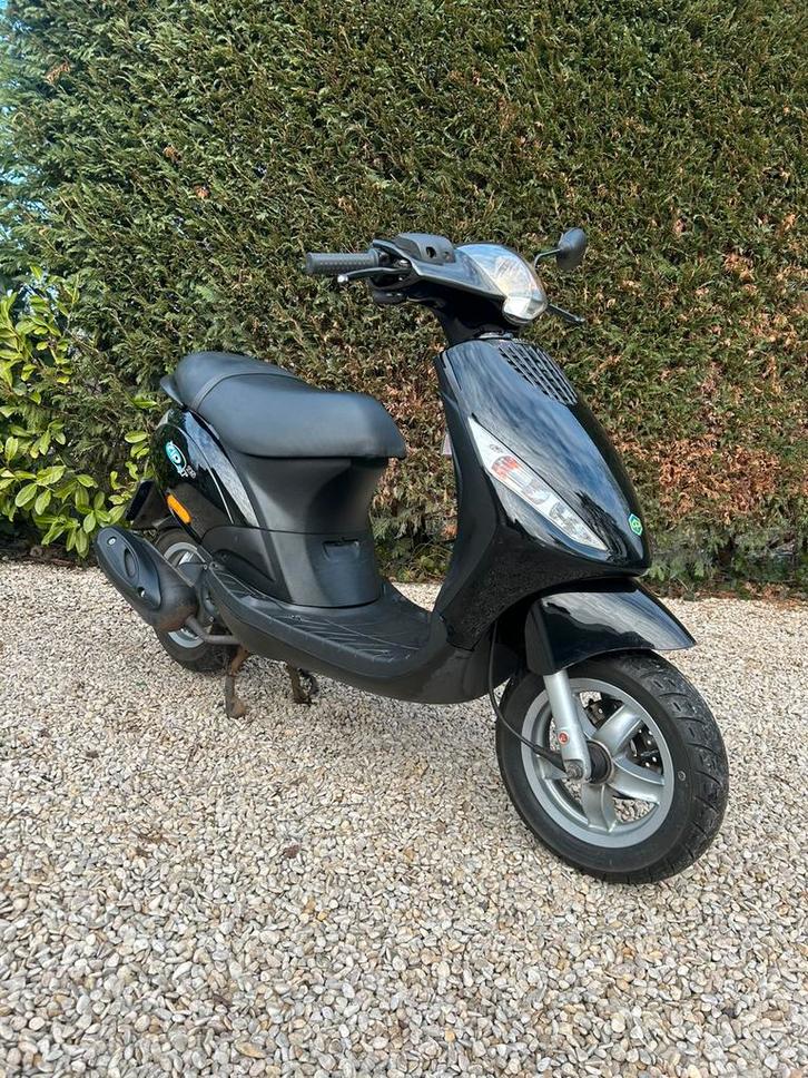 PIAGGIO ZIP BROM 45KM origineel 1ste eigenaar GARANTIE, Fietsen en Brommers, Scooters | Piaggio, Zo goed als nieuw, Zip, Benzine