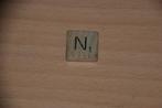 Scrabble letter hout.                  Nnnn., Hobby en Vrije tijd, Gezelschapsspellen | Bordspellen, Een of twee spelers, Ophalen of Verzenden