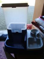 Voerbak met drink ruimte om een fles op te zetten met water, Dieren en Toebehoren, Kattenvoerbakken en Drinkbakken, Ophalen of Verzenden