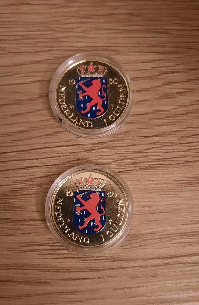 2 Ingekleurde 1 Gulden munten 1980, Postzegels en Munten, Munten | Nederland, 1 gulden, Koningin Beatrix, Ophalen of Verzenden