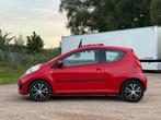 Peugeot 107 1.0-12V XS/AUTOMAAT/SCHERM, Gebruikt, 4 stoelen, 68 pk, Bedrijf