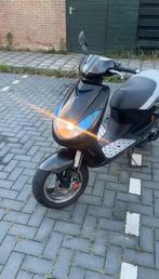 Mooie Pegeot vivacity 70cc black blue matching kappen, Fietsen en Brommers, Scooters | Peugeot, Ophalen of Verzenden, Zo goed als nieuw