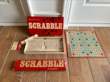 Scrabble vintage uitgave incl houten draaitafel van Sio. beschikbaar voor biedingen