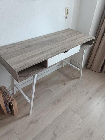 Bureau  beschikbaar voor biedingen