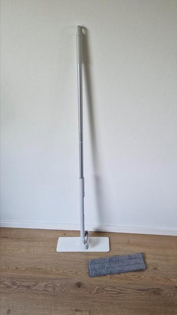 Dweilstok met uitwringbaar deel beschikbaar voor biedingen