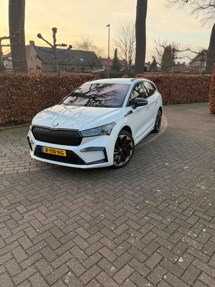 Skoda Enyaq 2022 Wit, sportline 1ste eig. Elek trekhaak, Auto's, Skoda, Enyaq, ABS, Achteruitrijcamera, Adaptieve lichten, Adaptive Cruise Control