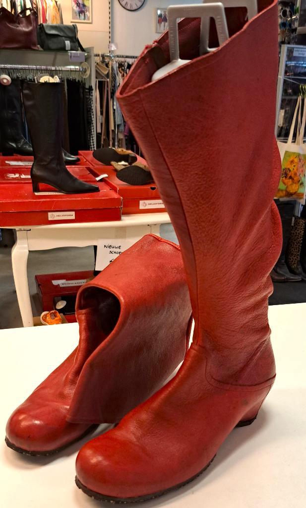 Vialis donker rode echt leren laarzen wedges mt 39 nr 43750, Kleding | Dames, Schoenen, Zo goed als nieuw, Hoge laarzen, Rood