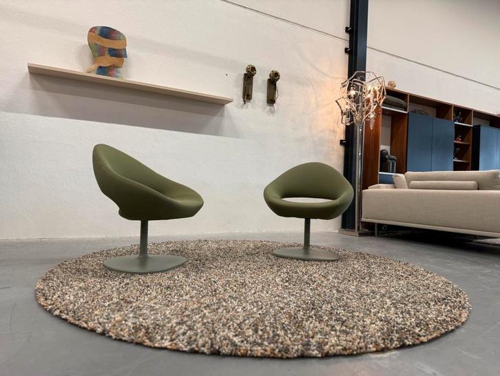 2 Nieuw Artifort Shark Lounge Draaifauteuils Groen stoel, Huis en Inrichting, Fauteuils, Nieuw, Stof, 50 tot 75 cm, 75 tot 100 cm