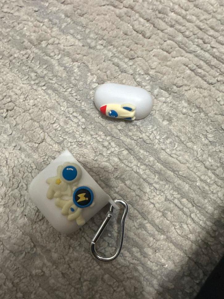 Leuke Airpods Case - Astronauten Design, Telecommunicatie, Mobiele telefoons | Toebehoren en Onderdelen, Zo goed als nieuw, Apple iPhone