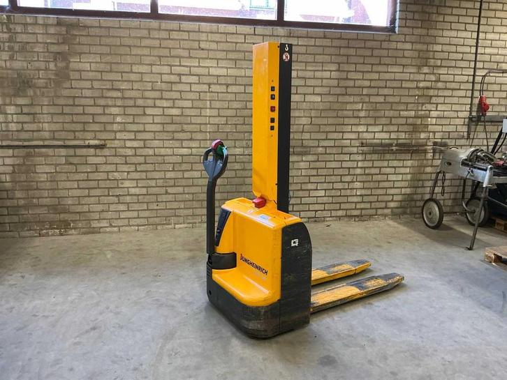 Jungheinrich EMC 110 Elektrische palletwagen, Zakelijke goederen, Machines en Bouw | Heftrucks en Intern transport, Palletwagen