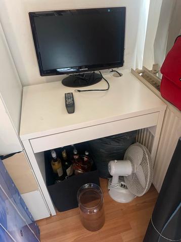 Ikea Bureau beschikbaar voor biedingen