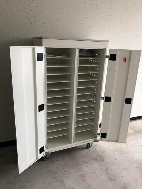 Zware kwaliteit laptopkar met 26 vakken en 26 stroompunten!, Computers en Software, Laptop-opladers, Zo goed als nieuw, Ophalen