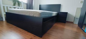 Compleet Ikea Malm bed 140x200 + nachtkastjes - afbeelding 3