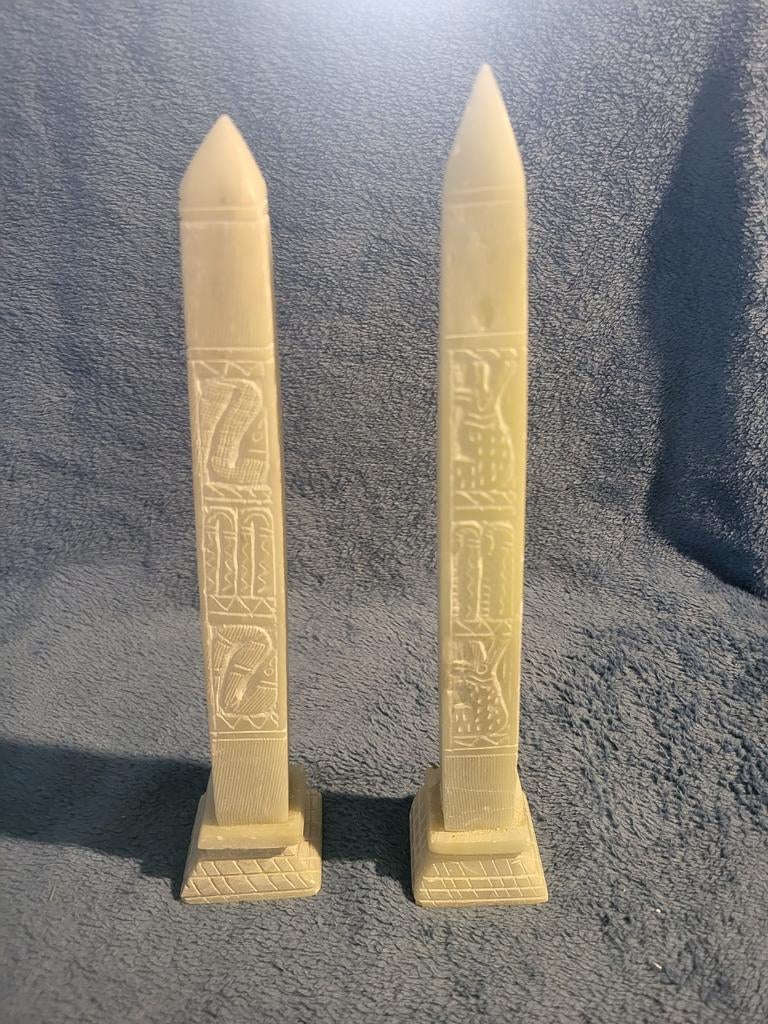 2 Egyptische Obelisk van Speksteen, Ophalen