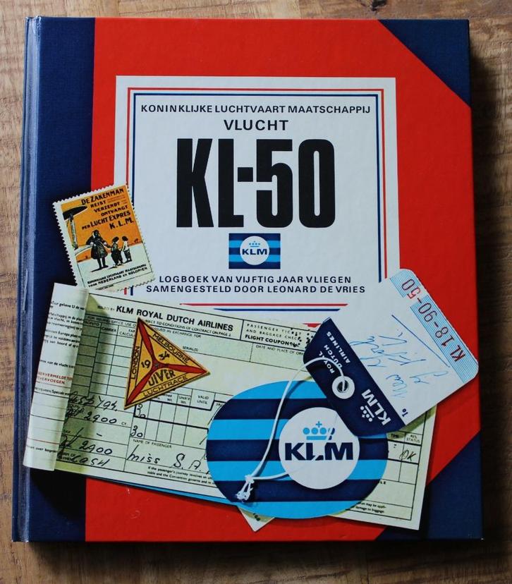 Vlucht KL-50-Logboek van 50 jaar vliegen KLM boek uit 1969, Verzamelen, Luchtvaart en Vliegtuigspotten, Zo goed als nieuw, Boek of Tijdschrift