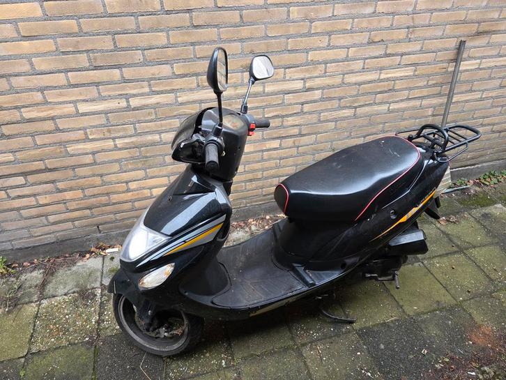 Senzo Urban | 45km/u, Fietsen en Brommers, Scooters | Overige merken, Gebruikt, Maximaal 45 km/u, Benzine, Ophalen