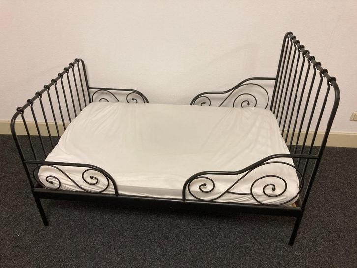 zwart ikea minnen meegroeibed incl lattenbodem en matras, Kinderen en Baby's, Kinderkamer | Bedden, Gebruikt, 180 cm of meer, 70 tot 85 cm