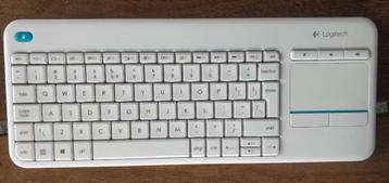 Draadloos Logitech toetsenbord K 400 Plus beschikbaar voor biedingen