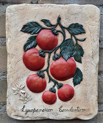 Tomaten. Wandplaquette in reliëf. Ca 40/60.  17/22  cm. beschikbaar voor biedingen