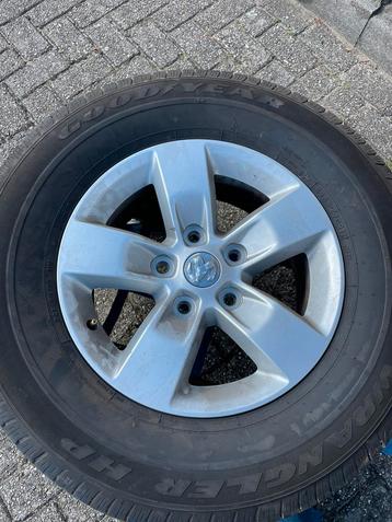 Dodge Ram Velgen met banden beschikbaar voor biedingen