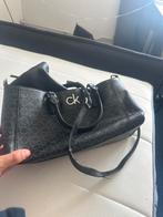 Calvin klein womens bag, Sieraden, Tassen en Uiterlijk, Tassen | Schoudertassen, Ophalen of Verzenden
