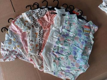 10 baby rompers 86/92 meisje beschikbaar voor biedingen
