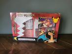 Lance's Charizard doos met 2 kaarten, Hobby en Vrije tijd, Verzamelkaartspellen | Pokémon, Ophalen of Verzenden