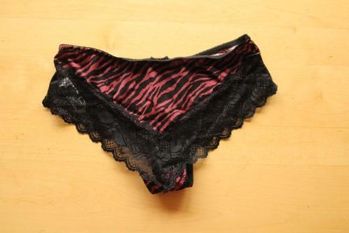 NIEUW zwart damesbroekje maat M met rood panterprintmotief, Kleding | Dames, Ondergoed en Lingerie, Slip, Rood, Verzenden