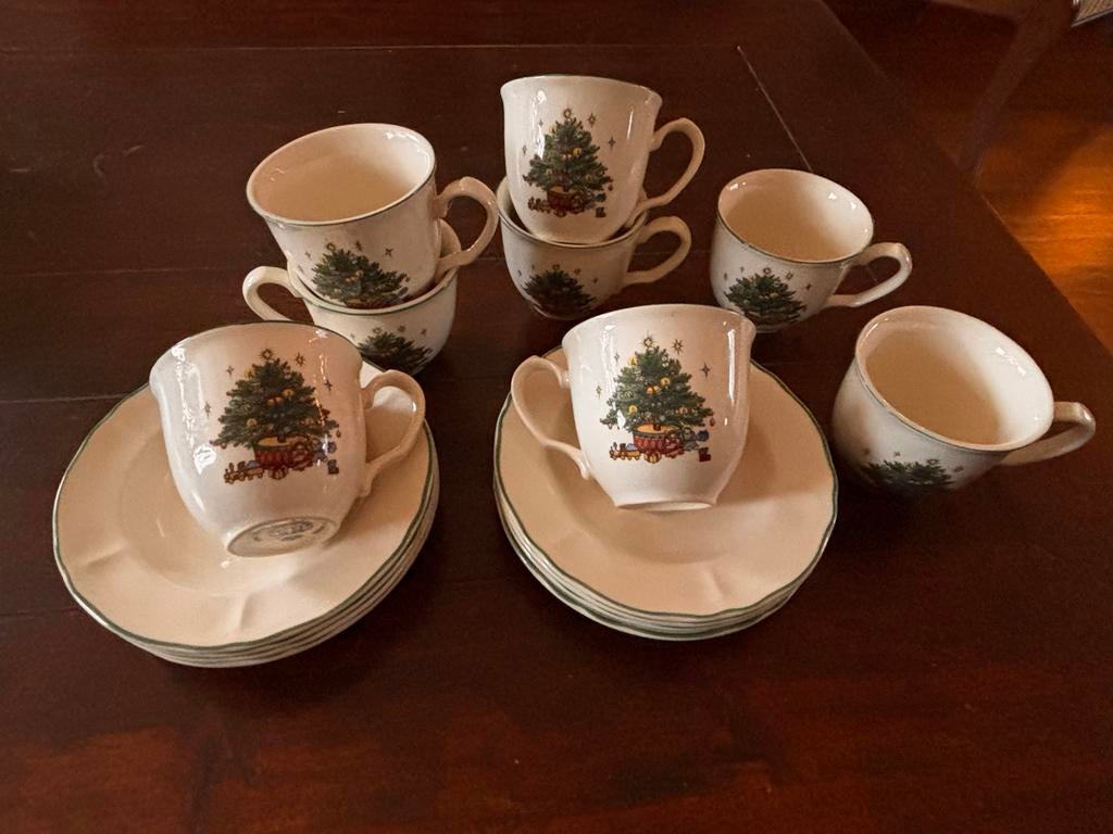 Kerstservies Claytan Henry Bassinger - 8 kop en schotels, Ophalen of Verzenden, Zo goed als nieuw, Overige stijlen, Kop(pen) en/of Schotel(s)