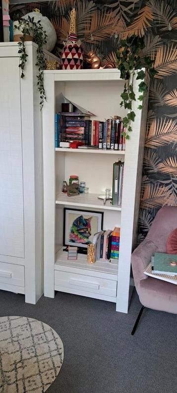 Houten Boekenkast White Wash met Lade beschikbaar voor biedingen