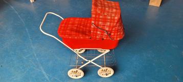 Poppenwagen beschikbaar voor biedingen