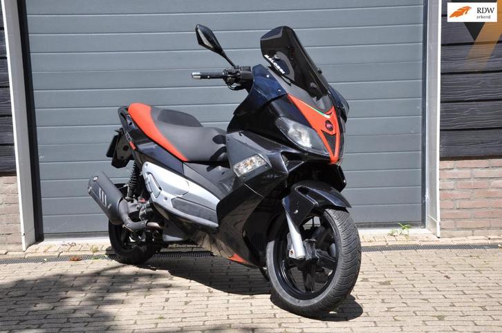 Aprilia SR Max 300 Rappe motorscooter!, Motoren, Motoren | Aprilia, Bedrijf, Scooter, 12 t/m 35 kW