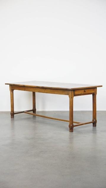 Antieke Franse boeren eettafel van eikenhout met 2 lades beschikbaar voor biedingen