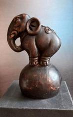 Oud Keramik-Figur-Elefant keramiek beeldje, Antiek en Kunst, Antiek | Keramiek en Aardewerk, Ophalen of Verzenden