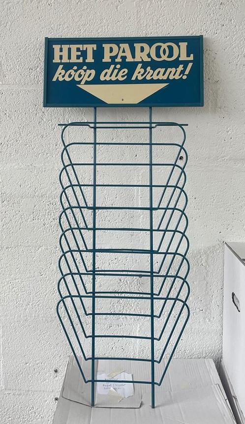 Krantenrek vintage, Huis en Inrichting, Woonaccessoires | Krantenbakken en Lectuurbakken, Zo goed als nieuw, Ophalen