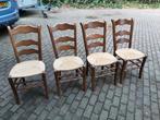 Vier houten stoelen met rieten zitting, Ophalen