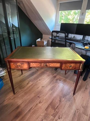 Antieke schrijftafel beschikbaar voor biedingen