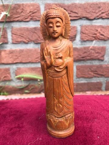 verfijnd gestoken houten Boeddha beeldje beschikbaar voor biedingen